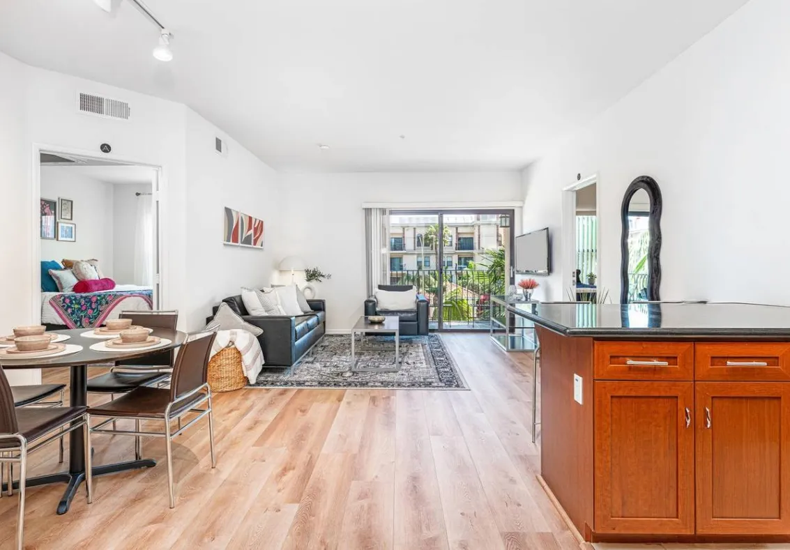 The Lorenzo, undefined, 325 W Adams Blvd, Los Angeles, CA 90007, USA, Photo:1