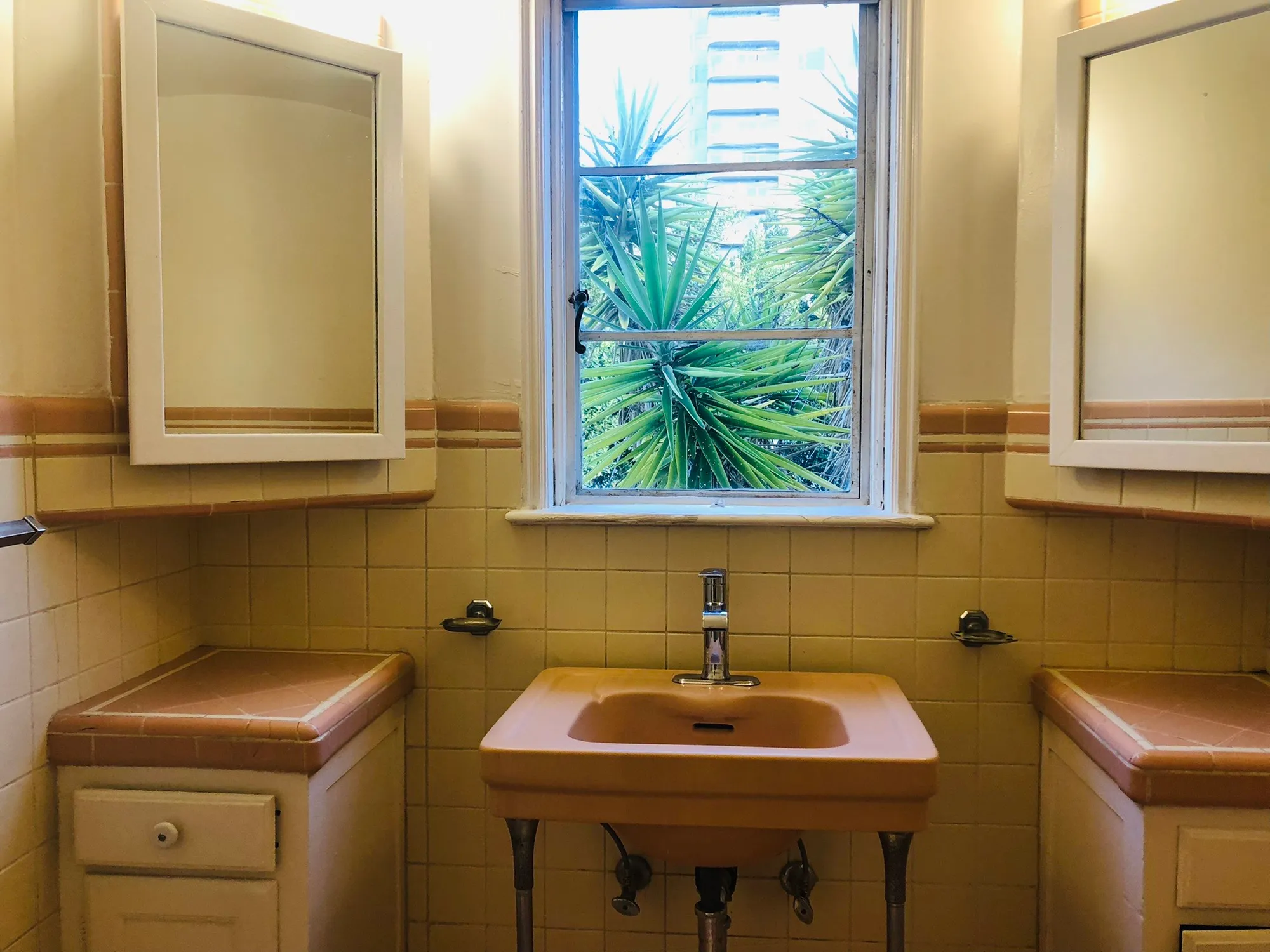 Lindbrook Apts, undefined, 10800 Lindbrook Dr, Los Angeles, CA 90024, Photo:5