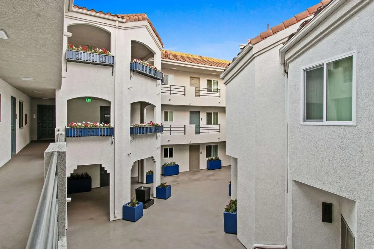 Alon, undefined, 9211 Harlow Ave, Los Angeles, CA 90034, USA, Photo:2