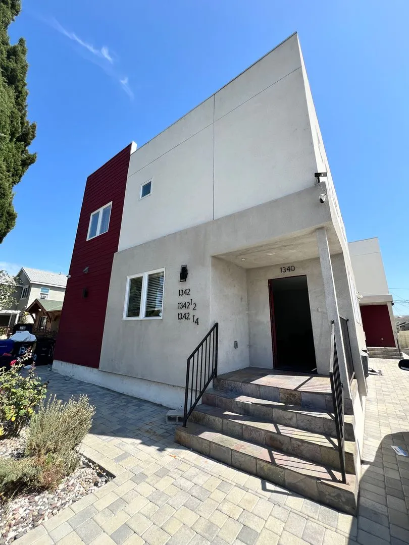 1340 W 37th St - Student Housing near USC