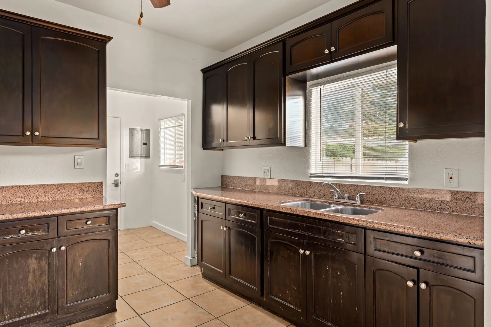 Walton Ave, undefined, Walton Avenue - Unit 2928, Los Angeles, CA 90007, Photo:4