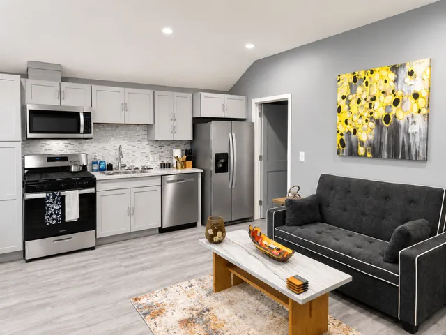 Modern, Furnished 1BR/1BA ADU for Rent - Student Housing near UCLA