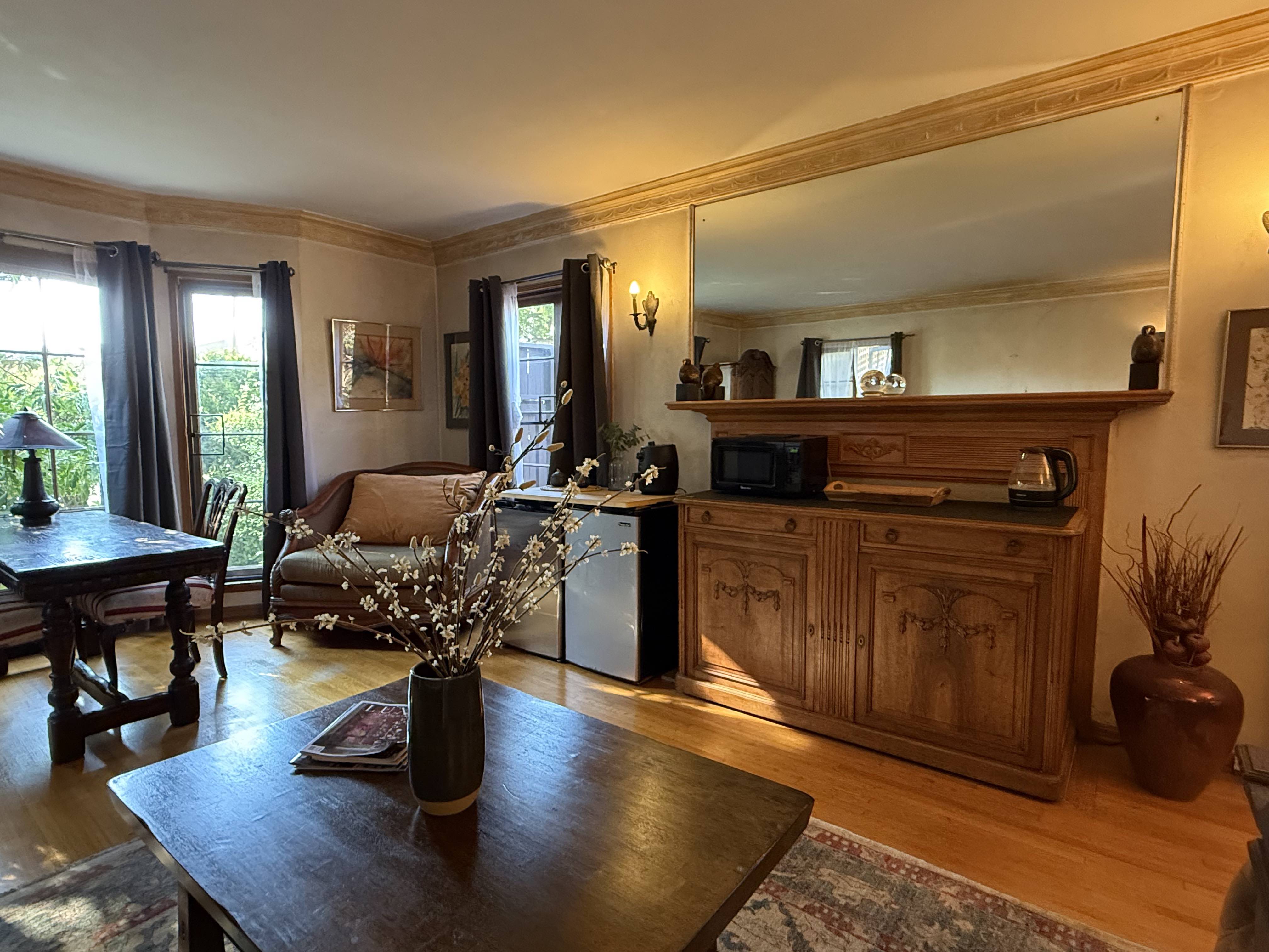 Peaceful 23′ × 16′ (320 sf) Private Room in Mediterranean Duplex, undefined, Hi Point St, Los Angeles, CA 90035, USA, Photo:6