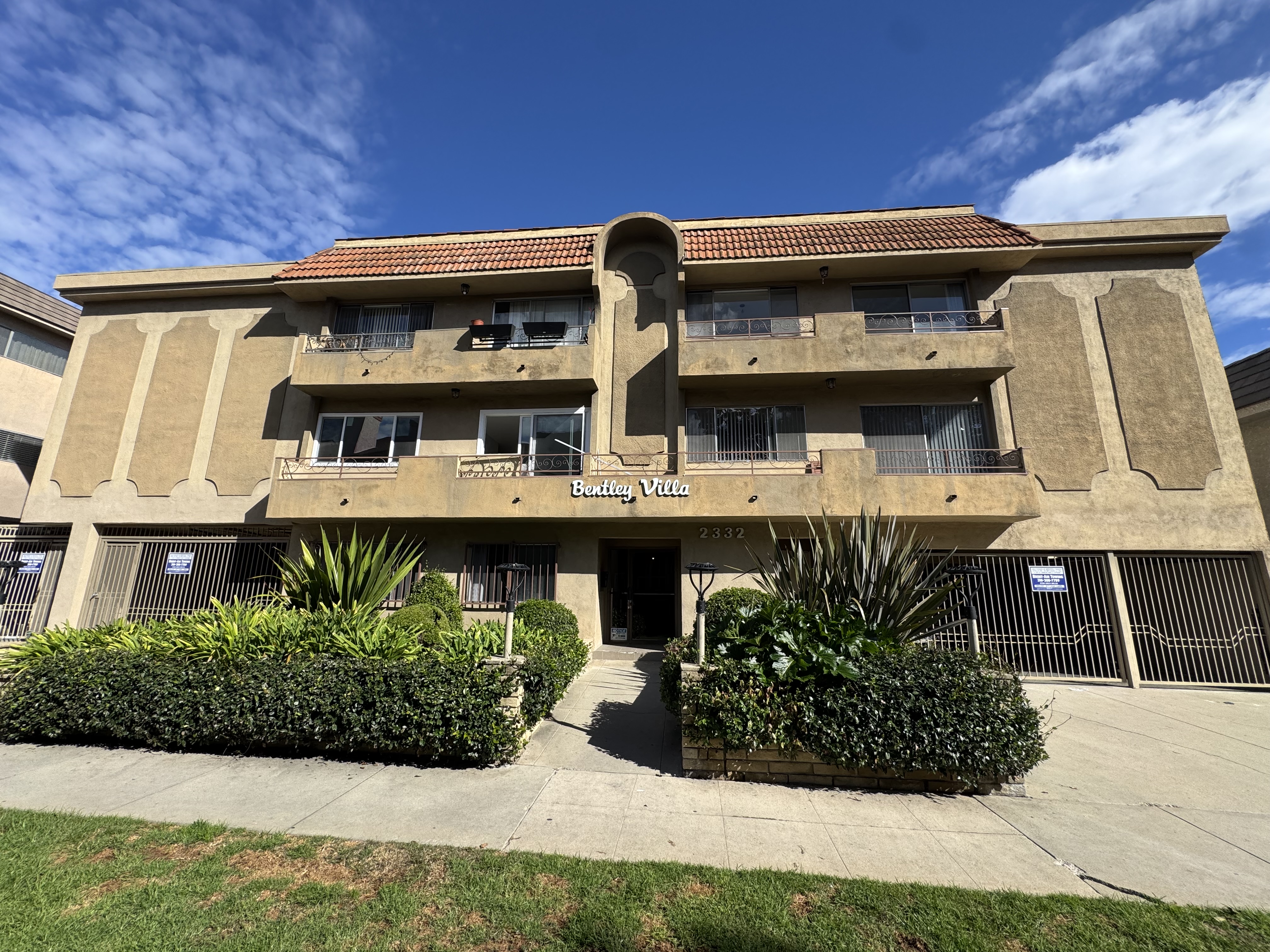 Bentley Villa - Student Housing near UCLA