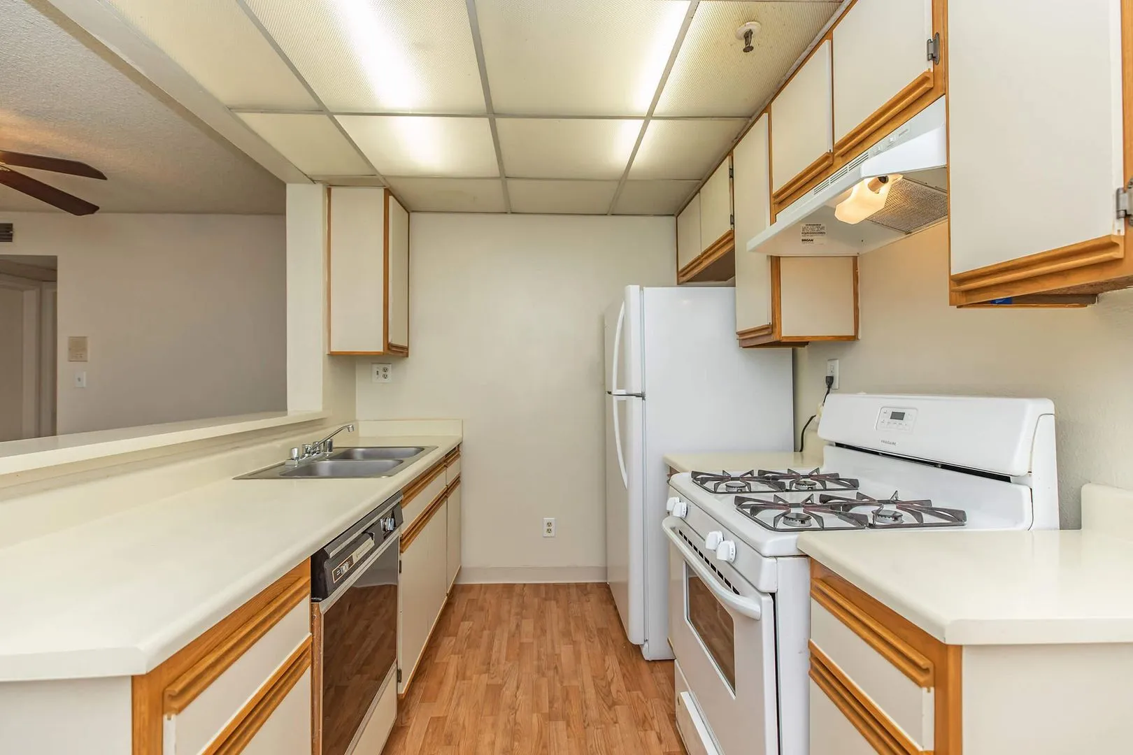 Furnished Apartment within walking distance to UCLA , UCLA, 512 Veteran Ave, Los Angeles, CA 90024, USA, Photo 2