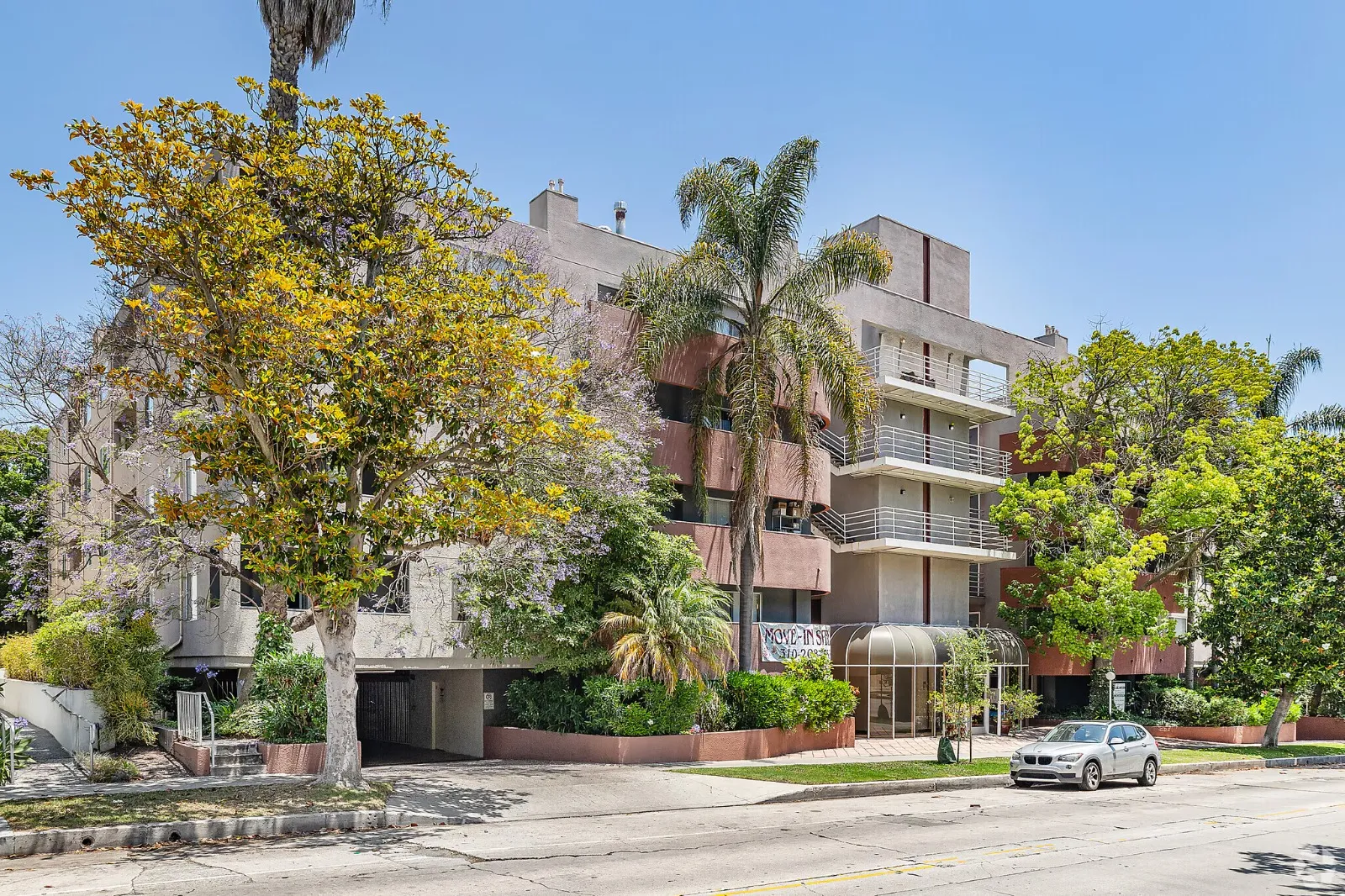 Limited Offer: $200 Off – Reserve by September 30th | Furnished Apartments Near UCLA, UCLA, 512 Veteran Ave, Los Angeles, CA 90024, USA, Photo 3