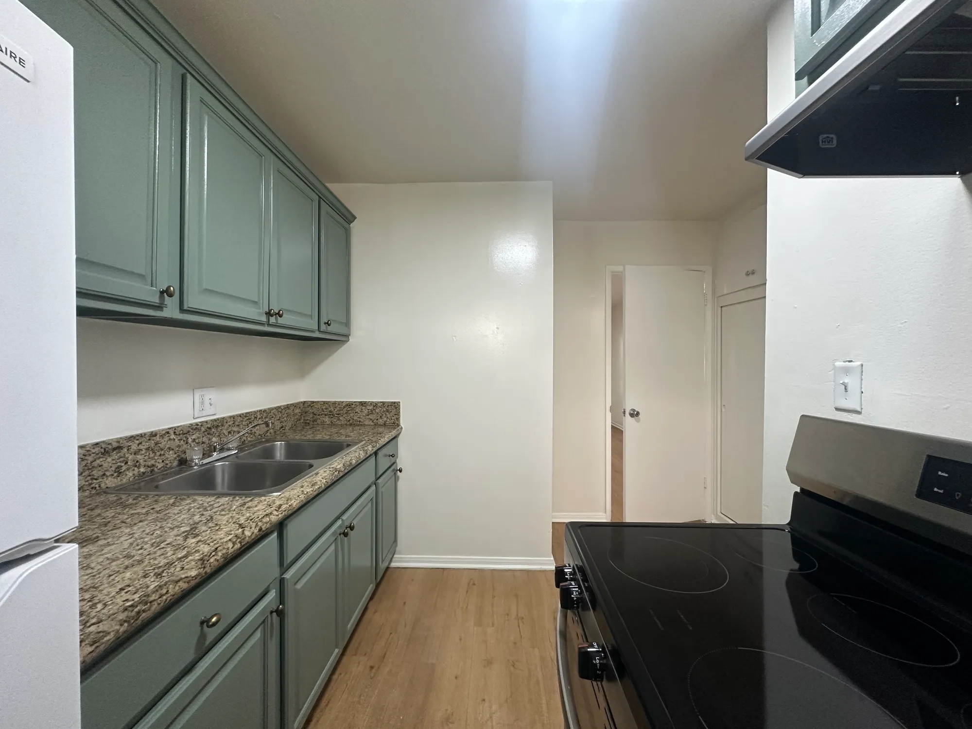 2666 Ellendale, USC, 2666 Ellendale Pl, Los Angeles, CA 90007, USA, Photo 2