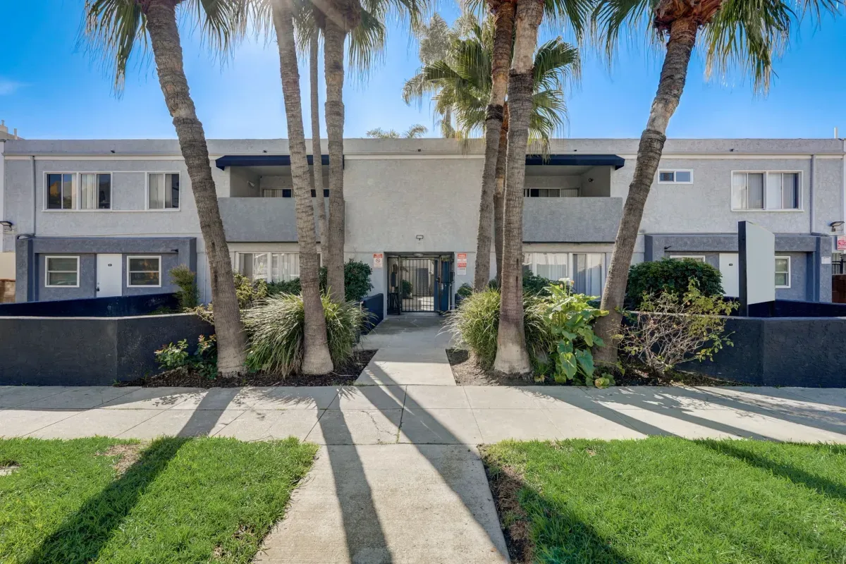 3537 Clarington Ave - Student Housing near UCLA