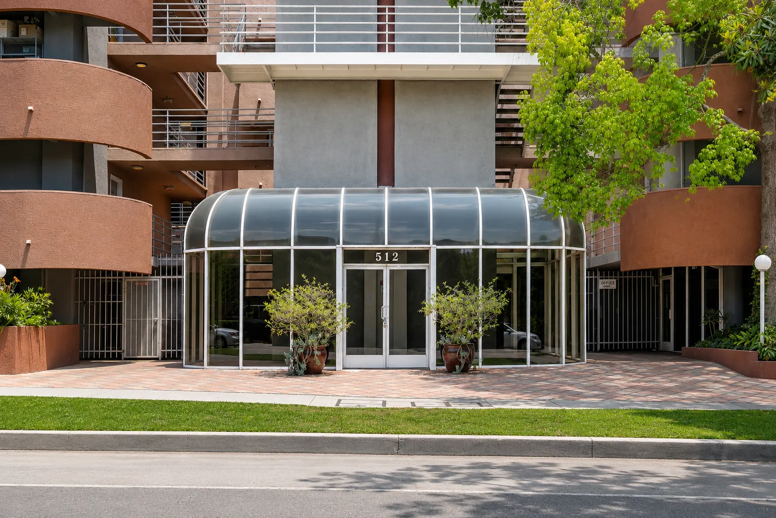 Veteran Plaza Apartments - Student Housing near UCLA