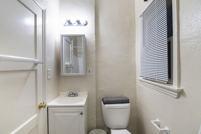 MacArthur Park Apartments, usc, 725 S Alvarado St, Los Angeles, CA 90057, USA, Photo:6