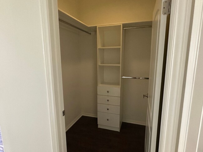Berendo Terrace Apartment Homes, usc, 689 S Berendo St, Los Angeles, CA 90005, USA, Photo:5