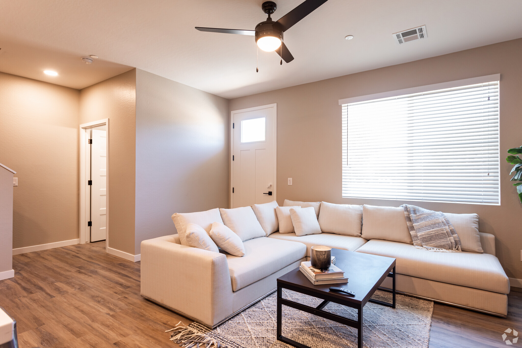 Lofts on 8th | Student Housing, undefined, 1403 E 8th St, Tempe, AZ 85281, USA, Photo:3