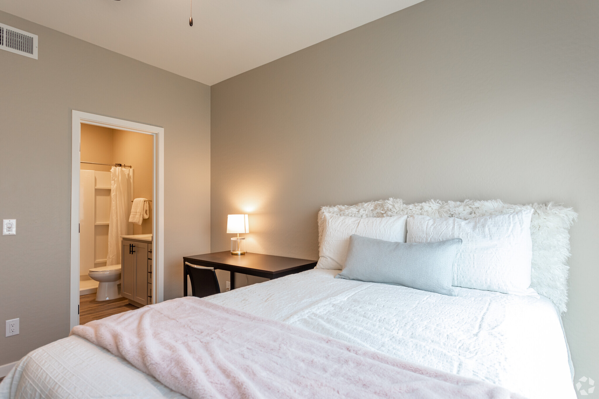 Lofts on 8th | Student Housing, undefined, 1403 E 8th St, Tempe, AZ 85281, USA, Photo:4