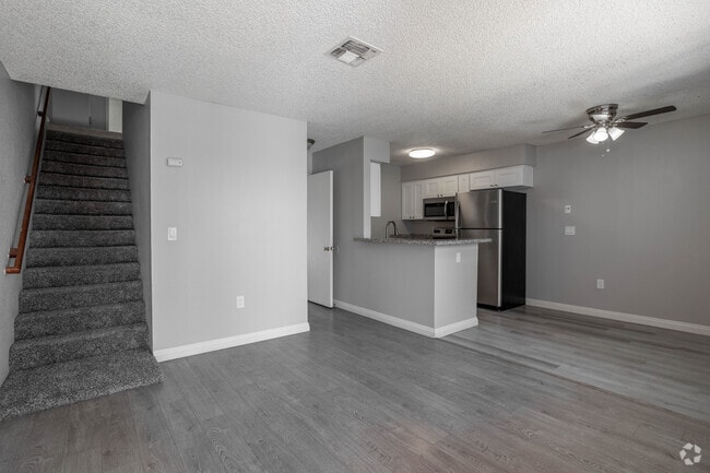 Falcon Pointe Apartments, undefined, 2934 Canyon Crest Dr, Riverside, CA 92507, Photo:3