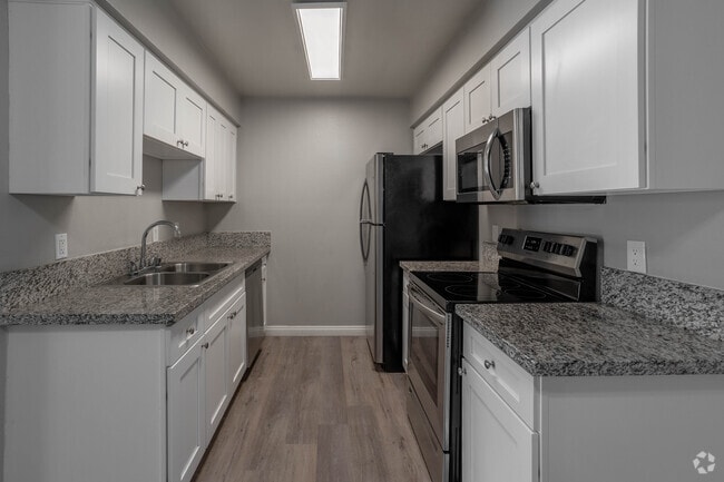 Falcon Pointe Apartments, undefined, 2934 Canyon Crest Dr, Riverside, CA 92507, Photo:4