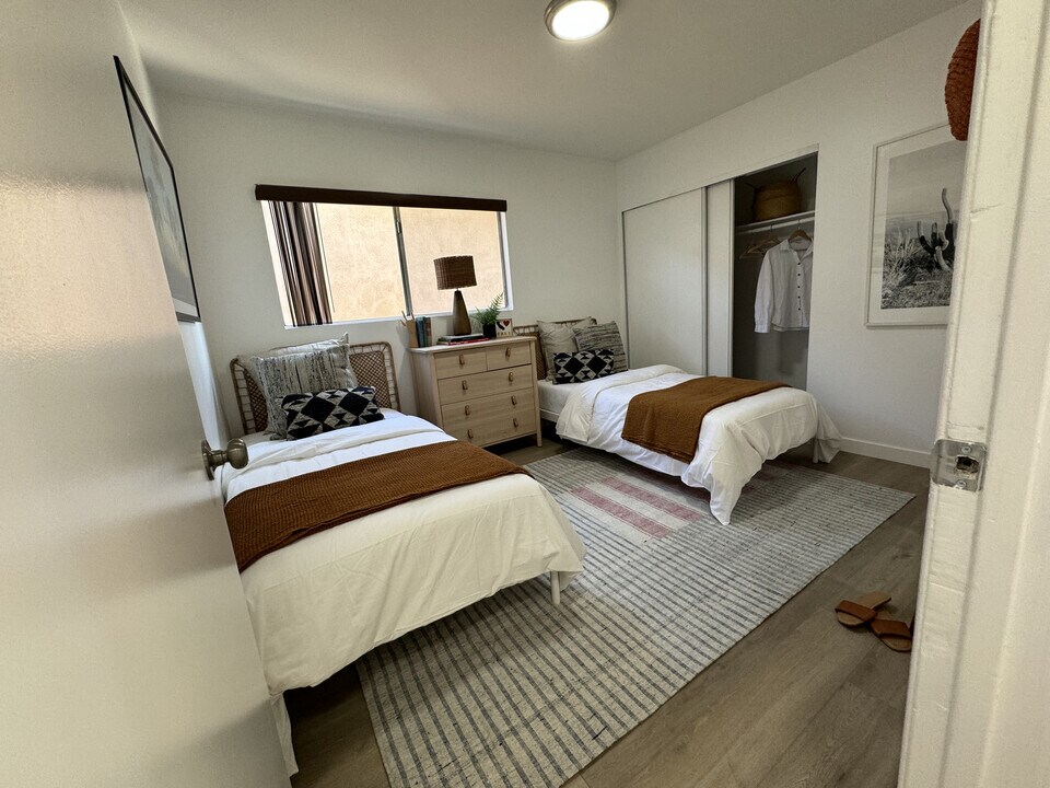 1286 W Adams Blvd, usc, 1286 W Adams Blvd, Los Angeles, CA 90007, USA, Photo:5