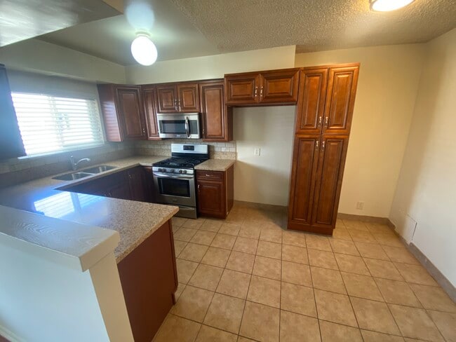 7461 Canby Ave, csun, 7461 Canby Ave, Reseda, CA 91335, Photo:2