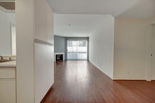 10601 Wilshire Blvd, undefined, 10601 Wilshire Blvd, Los Angeles, CA 90024, USA, Photo:10