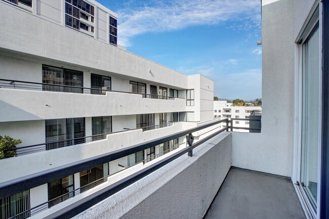 10601 Wilshire Blvd, undefined, 10601 Wilshire Blvd, Los Angeles, CA 90024, USA, Photo:14