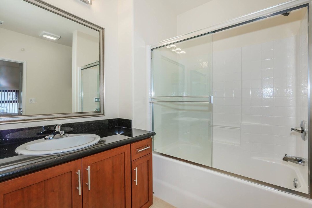 Broadway Palace Apartments, usc, 1026 S Broadway, Los Angeles, CA 90015, USA, Photo:2