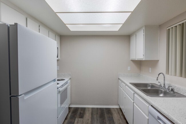 Cranford Court Apts, undefined, 3939 Cranford Ave, Riverside, CA 92507, Photo:2
