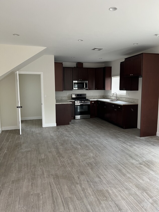 10048 Debra Ave, csun, 10048 Debra Ave, North Hills, CA 91343