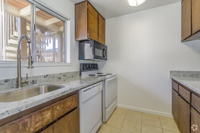 Alvarado Parkside Apartments, undefined, 520 Alvarado Ave, Davis, CA 95616, Photo:1