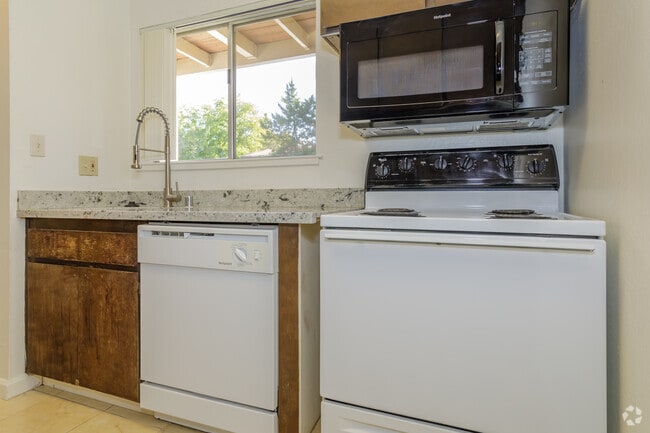 Alvarado Parkside Apartments, undefined, 520 Alvarado Ave, Davis, CA 95616, Photo:2