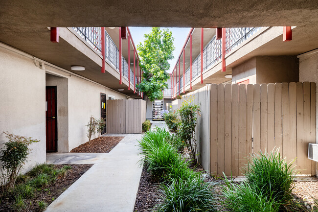 1204 W Adams Blvd, usc, 1204 W Adams Blvd, Los Angeles, CA 90007, USA, Photo:11