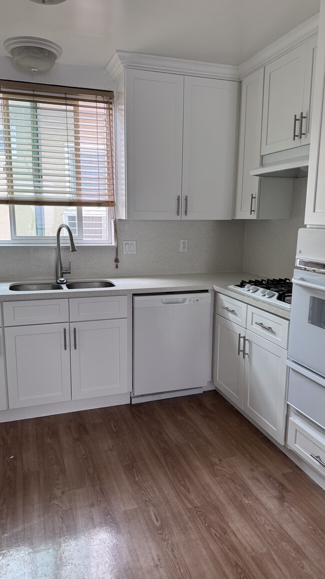 11983 Walnut Ln, undefined, 11983 Walnut Ln, Los Angeles, CA 90025, Photo:2