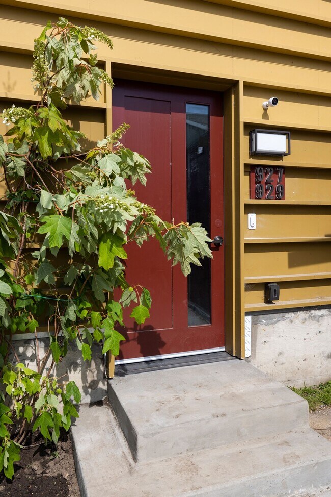 929 Grace Ave, undefined, 929 Grace Ave, Oakland, CA 94608, Photo:3
