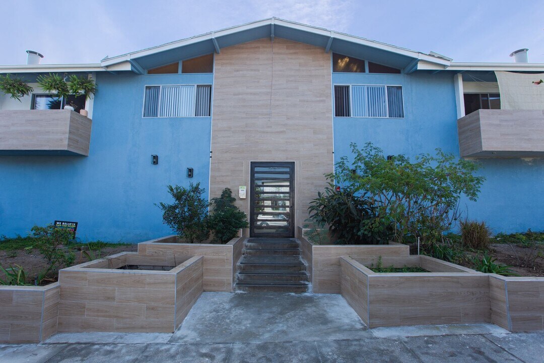 Newly renovated upper unit in quiet neighb..., smc, 420 Raymond Ave, Santa Monica, CA 90405, Photo:1