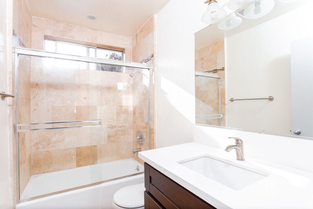 Newly renovated upper unit in quiet neighb..., smc, 420 Raymond Ave, Santa Monica, CA 90405, Photo:3