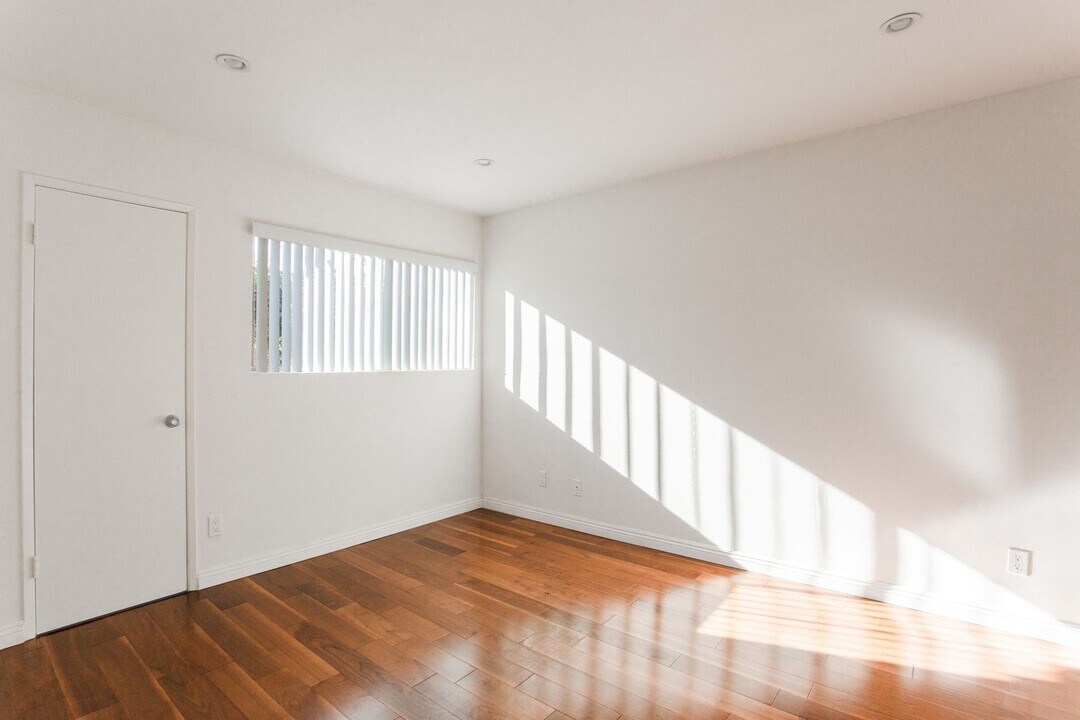 Newly renovated upper unit in quiet neighb..., smc, 420 Raymond Ave, Santa Monica, CA 90405, Photo:4