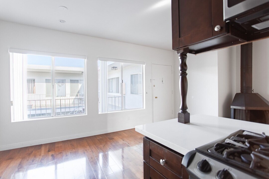 Newly renovated upper unit in quiet neighb..., smc, 420 Raymond Ave, Santa Monica, CA 90405, Photo:5