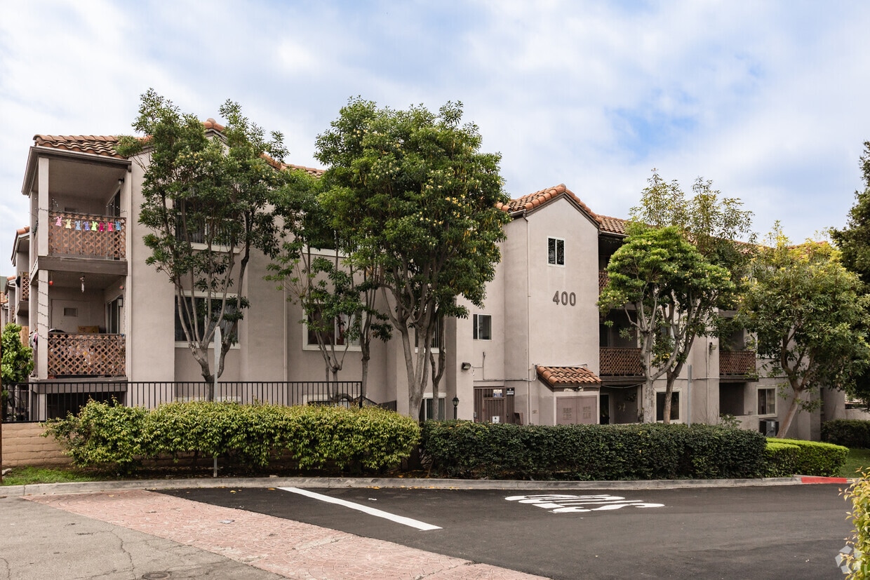 400 Baker St, csuf, 400 Baker St, Placentia, CA 92870