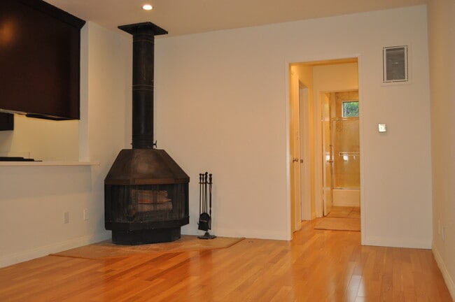 Santa Monica Apartments for Rent, undefined, 420 Raymond Ave, Santa Monica, CA 90405, Photo:3