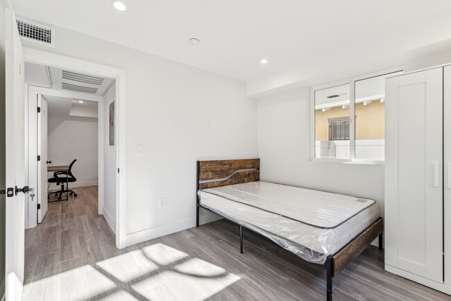 1419 W 35th St, usc, 1419 W 35th St, Los Angeles, CA 90018, USA, Photo:7