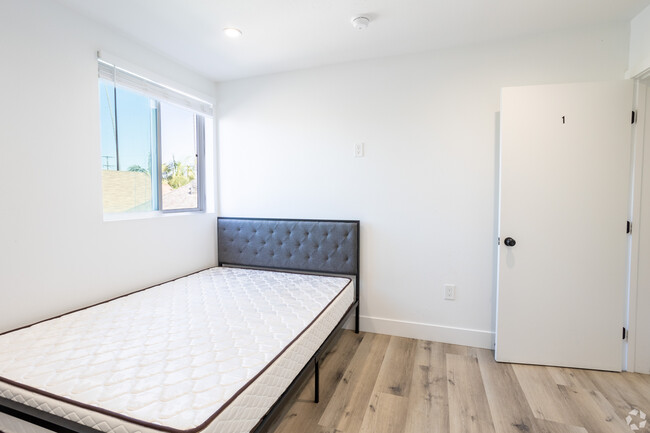 1419 W 35th St, usc, 1419 W 35th St, Los Angeles, CA 90018, USA, Photo:9