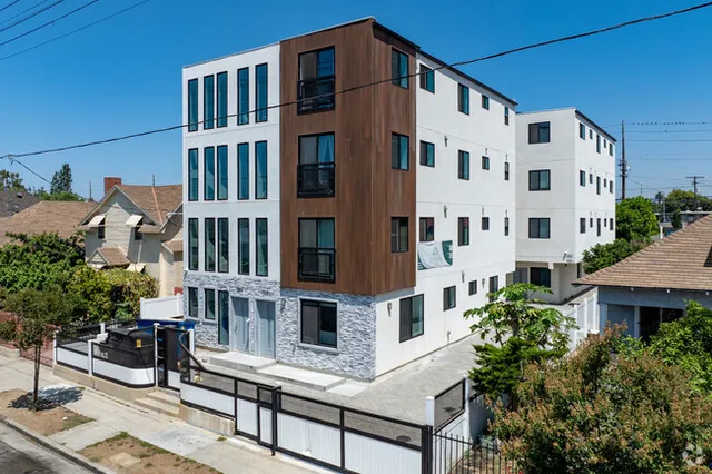 1419 W 35th St exterior