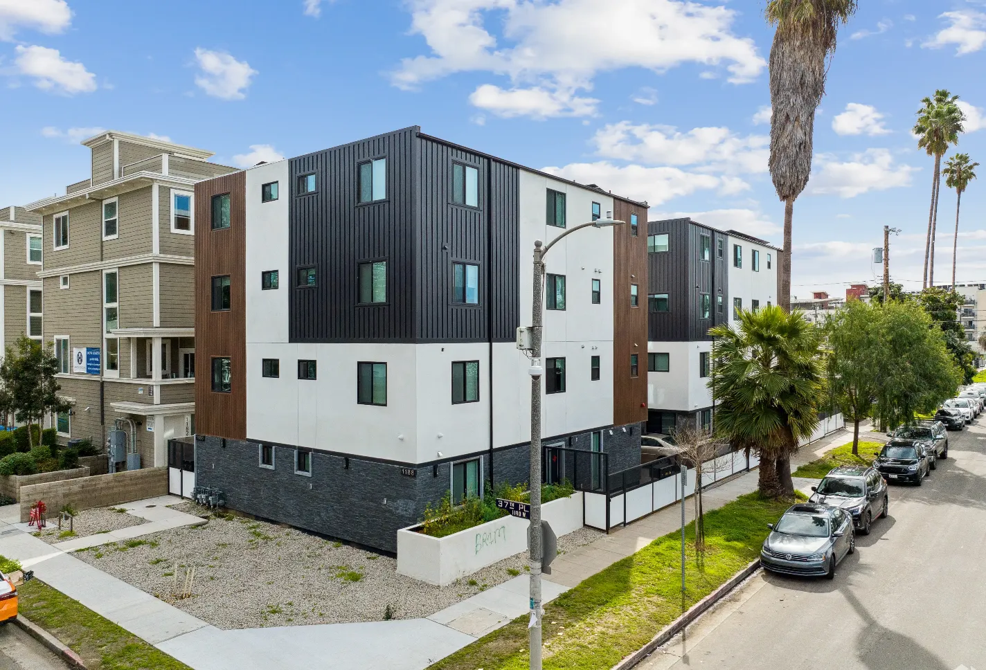 1186 W 37th Pl. - Student Housing near USC