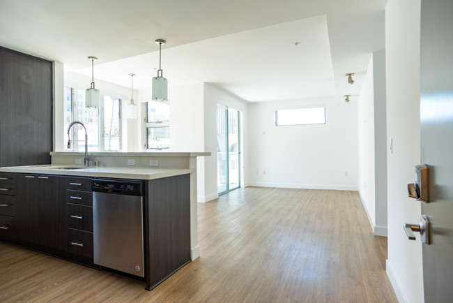 616 Kenmore, usc, 616 S Kenmore Ave, Los Angeles, CA 90005, USA, Photo:6