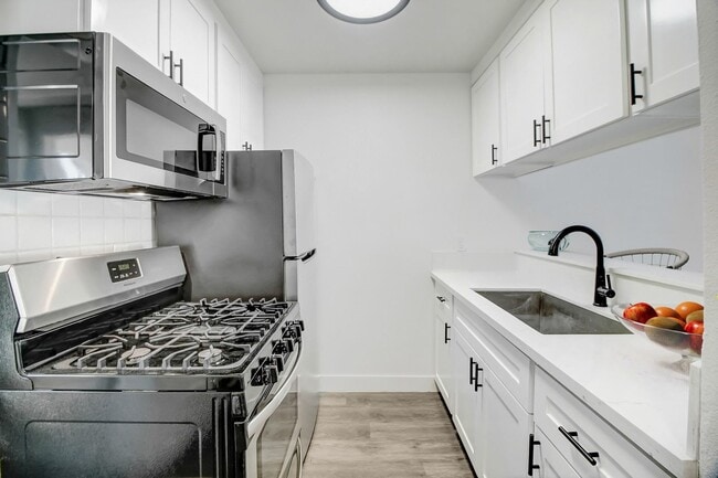 Reseda Apartments, csun, 7650 Reseda Blvd, Reseda, CA 91335, Photo:4