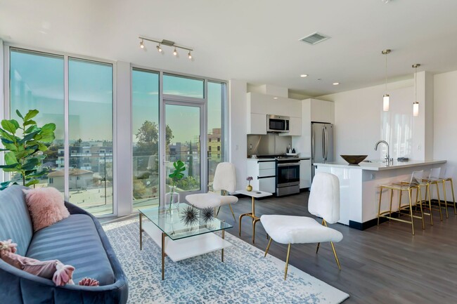 Qwil Apartments, usc, 525 Wilton Pl, Los Angeles, CA 90004, USA, Photo:2