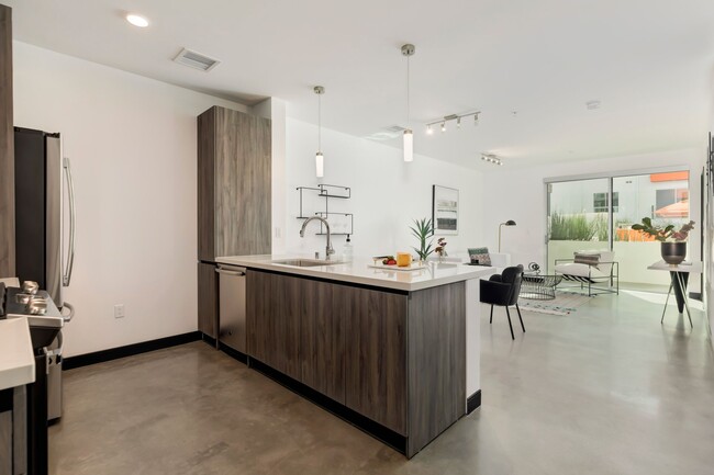 Qwil Apartments, usc, 525 Wilton Pl, Los Angeles, CA 90004, USA, Photo:4