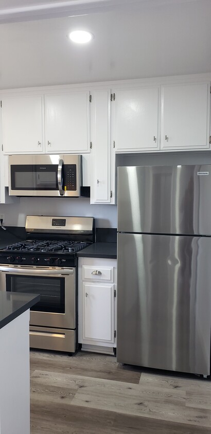 West Brent Apartments, undefined, 11728 Dorothy St, Los Angeles, CA 90049, Photo:0