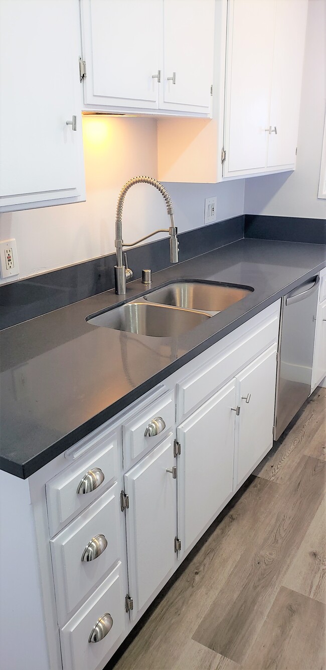 West Brent Apartments, undefined, 11728 Dorothy St, Los Angeles, CA 90049, Photo:2