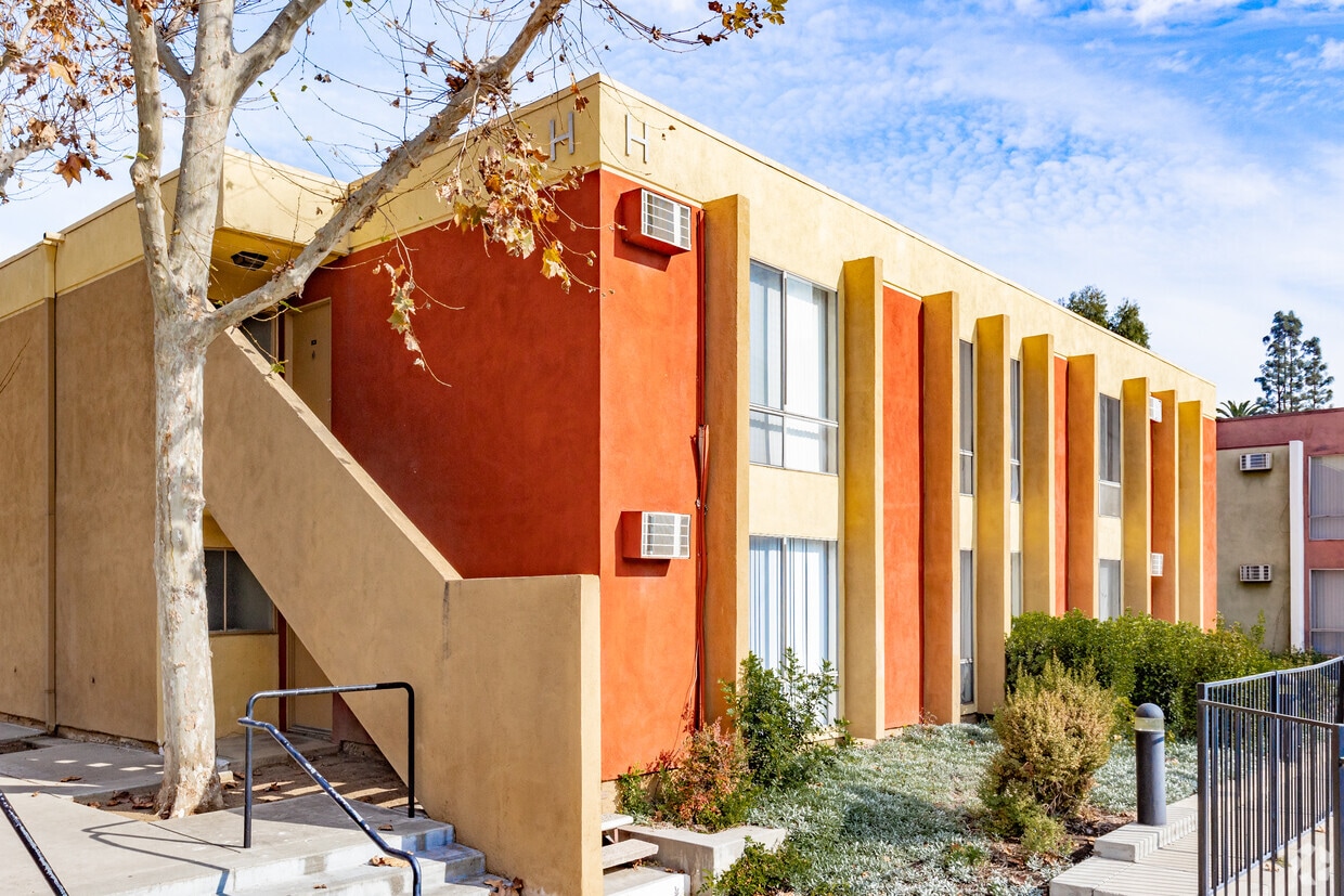 Sycamore Village, csuf, 3301 Yorba Linda Blvd, Fullerton, CA 92831, United States