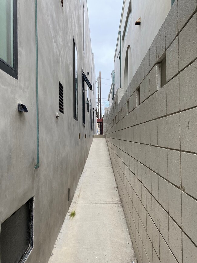 313 Ocean Front Walk Unit 3, undefined, 313 Ocean Front Walk, Venice, CA 90291, USA, Photo:2