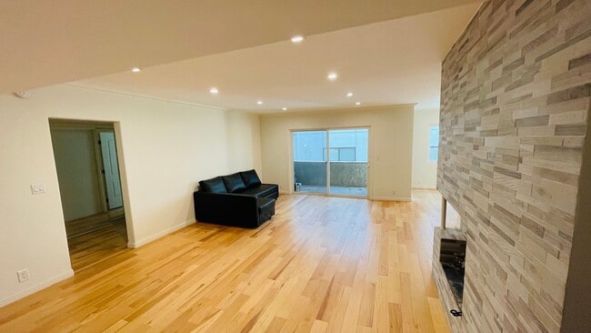 451 S Barrington Ave, undefined, 451 S Barrington Ave, Los Angeles, CA 90049, Photo:1